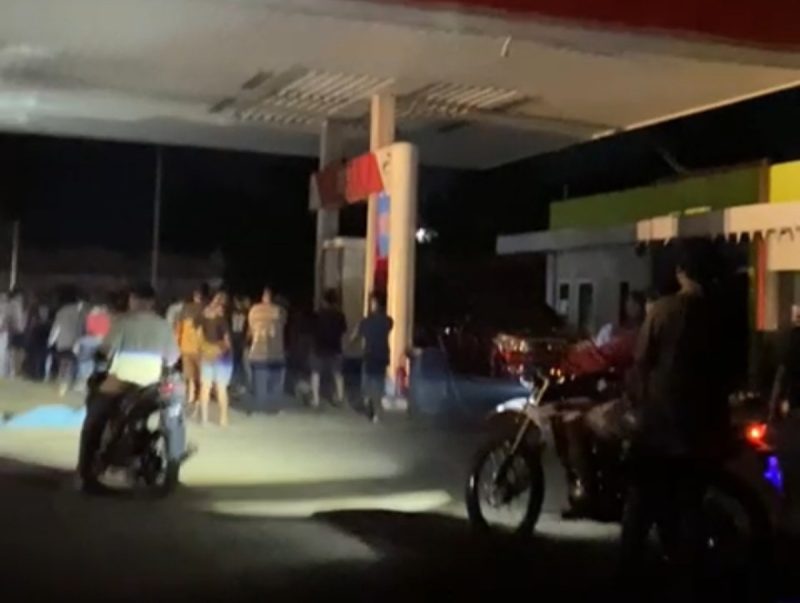 Potongan video viral warga menggerebek SPBU Srimenanti Lampung Timur karena diduga isi solar ke truk diam-diam saat bukan jam operasional.