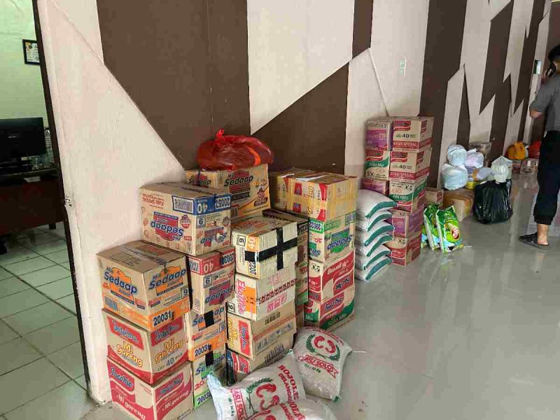 Bantuan yang dikumpulkan melalui Mapolres Lampung Timur untuk korban di Sumatra.