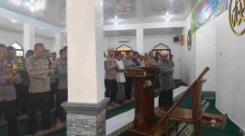 Polres Lampung Timur menggelar salat ghaib berjamaah di Masjid Al-Kautsar Mapolres Lampung Timur, Jumat (5/12/2025).