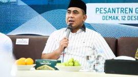 Wagub Taj Yasin saat menghadiri halaqah bertema Pesantren Aman, Nyaman, dan Ramah Anak di Pondok Pesantren Girikesumo, Kecamatan Mranggen, Kabupaten Demak, Jumat (12/12/2025).