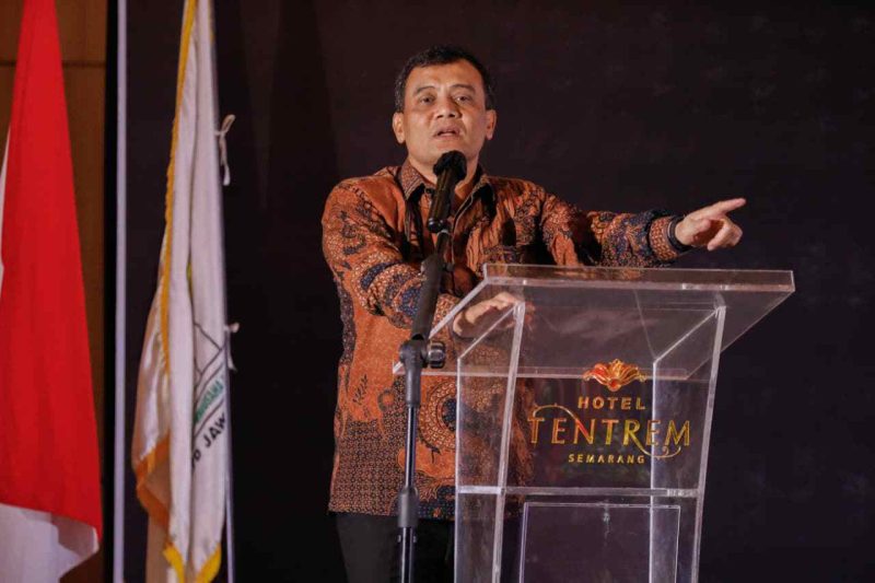 Gubernur Jawa Tengah, Ahmad Luthfi, dalam malam penganugerahan Jawara Awarding Night yang digelar Himpunan Pengusaha Muda Indonesia (Hipmi) Jawa Tengah di Hotel Tentrem, Semarang, Sabtu (13/12/2025) malam.