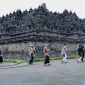 Wisatawan saat berkunjung di Candi Borobudur, Magelang, Jawa Tengah.