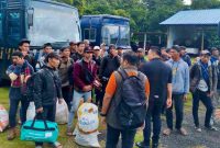 Pemprov Jateng memulangkan sebanyak 100 warganya yang terdampak banjir di Kabupaten Bener Meriah, Aceh.