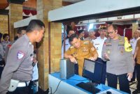 Gubernur A. Luthfi saat membuka Posko Terpadu di Kantor Dinas Perhubungan Provinsi Jawa Tengah, Senin (22/12/2025).