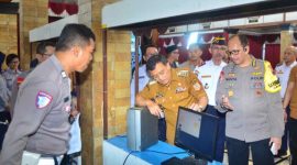 Gubernur A. Luthfi saat membuka Posko Terpadu di Kantor Dinas Perhubungan Provinsi Jawa Tengah, Senin (22/12/2025).