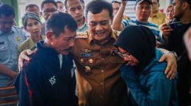 Gubernur Jawa Tengah Ahmad Luthfi mengunjungi kamar jenazah RSUP dr Kariadi, Semarang, Senin (22/12/2025), untuk menemui keluarga korban kecelakaan tunggal bus PO Cahaya Trans.