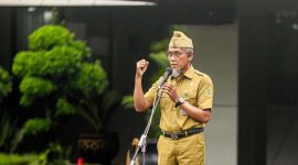 Sekretaris Daerah (Sekda) Jateng, Sumarno, saat memimpin Apel Pagi di Halaman Kantor Gubernur, Senin (5/1/2026).