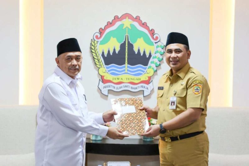 Wakil Gubernur Jawa Tengah, Taj Yasin, saat menerima kunjungan Kepala Kanwil Kementerian Haji dan Umrah Provinsi Jawa Tengah, Fitriyanto, di Semarang, Senin (12/1/2026).