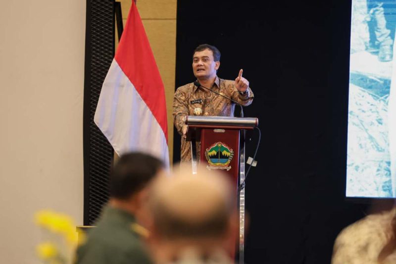 Gubernur Jateng Ahmad Luthfi minta daerah terdampak cuaca ekstrem segera ajukan asuransi gagal panen. Langkah ini bagian dari upaya menjaga ketahanan pangan dan lindungi petani.