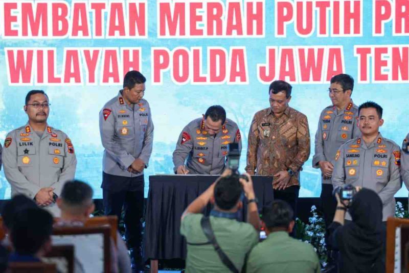 Jembatan Merah Putih yang berada di Dukuh Matangan, Desa Cucukan, diresmikan langsung oleh Kapolri Jenderal Polisi Listyo Sigit Prabowo bersama Gubernur Jawa Tengah Ahmad Luthfi, Rabu (14/1/2026).