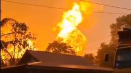 Pipa gas PT TGI di Indragiri Hilir meledak dan terbakar hebat, Jumat (2/1). 