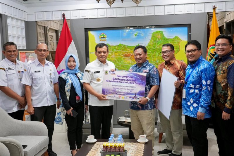 Pemprov Jateng salurkan sembilan unit Starlink ke Aceh untuk mendukung komunikasi pascabencana. Bantuan berlangsung selama 12 bulan, hasil kolaborasi dengan APJII. (Pemprov Jateng)