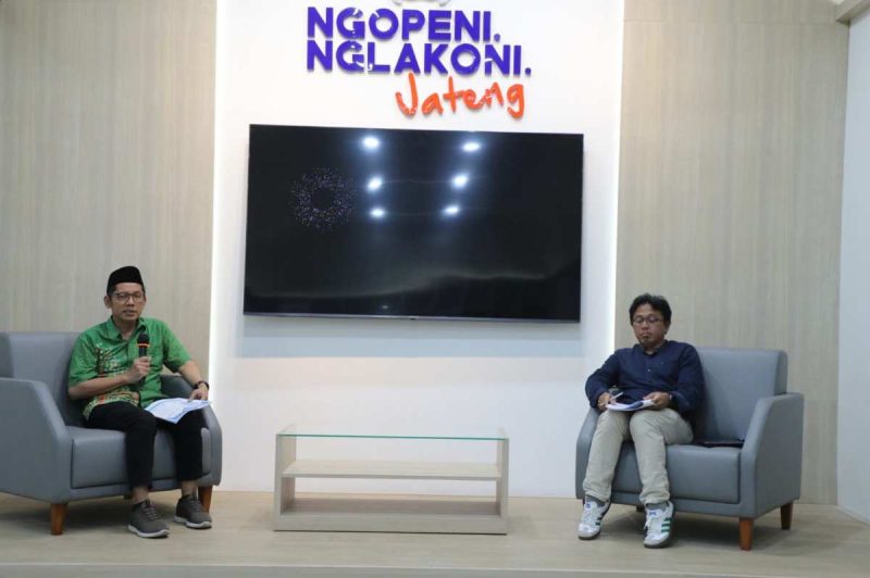 Ketua Lembaga Fasilitasi dan Sinergitas Pesantren (LFSP) Jateng, Prof. Dr. KH Hasyim Muhammad saat peluncuran Petunjuk Teknis Beasiswa Santri dan Pengasuh Pesantren di Kantor Gubernur Jateng, Rabu (4/2/2026).