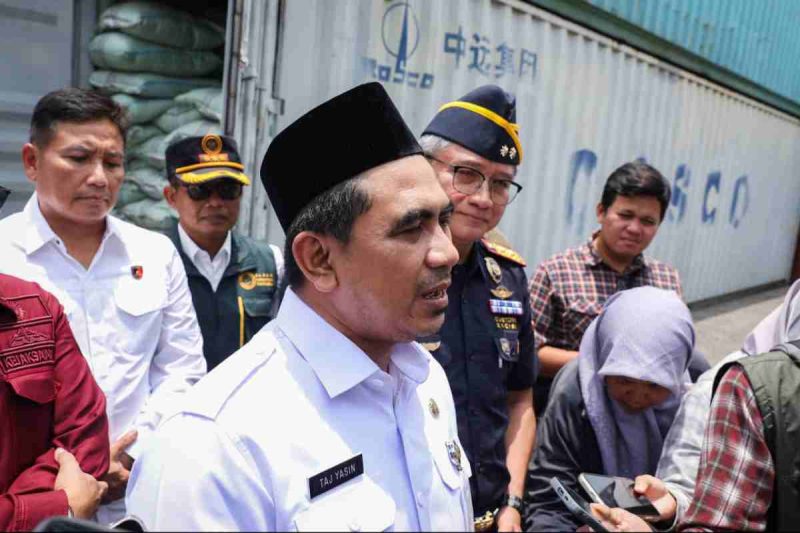 Wakil Gubernur Jawa Tengah, Taj Yasin Maimoen.